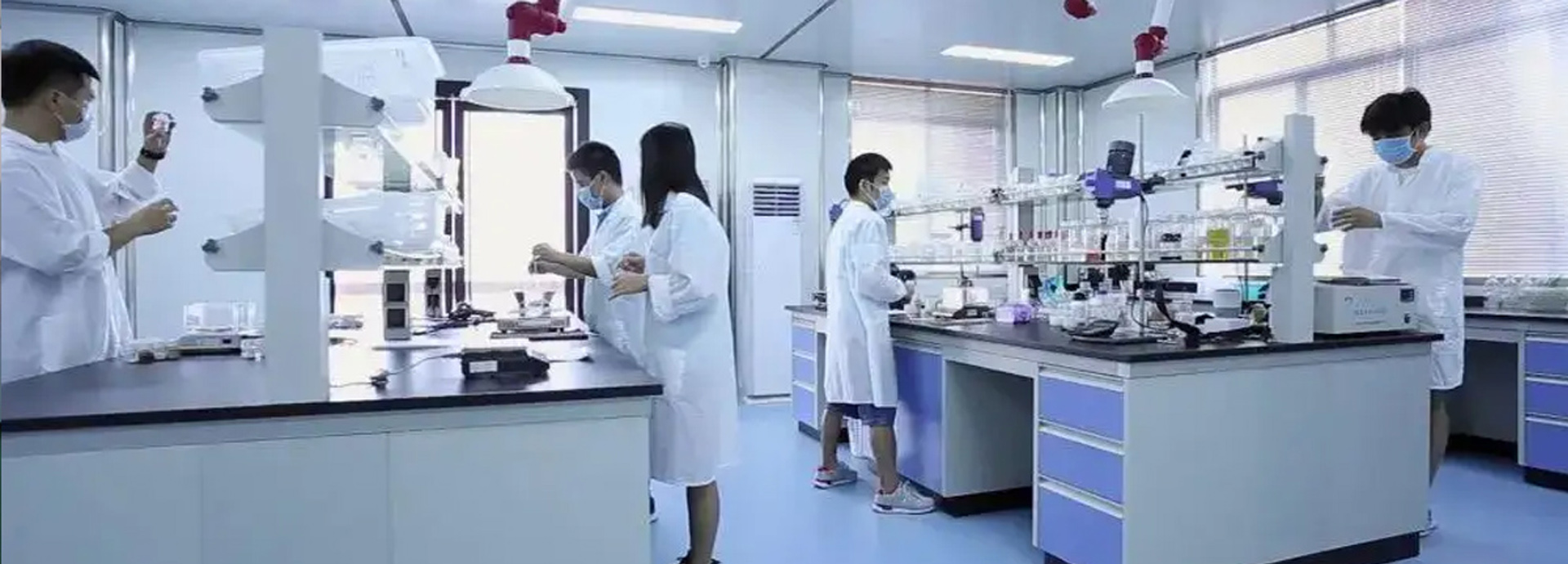 德润佳颜教授级博士化妆品科研专家 